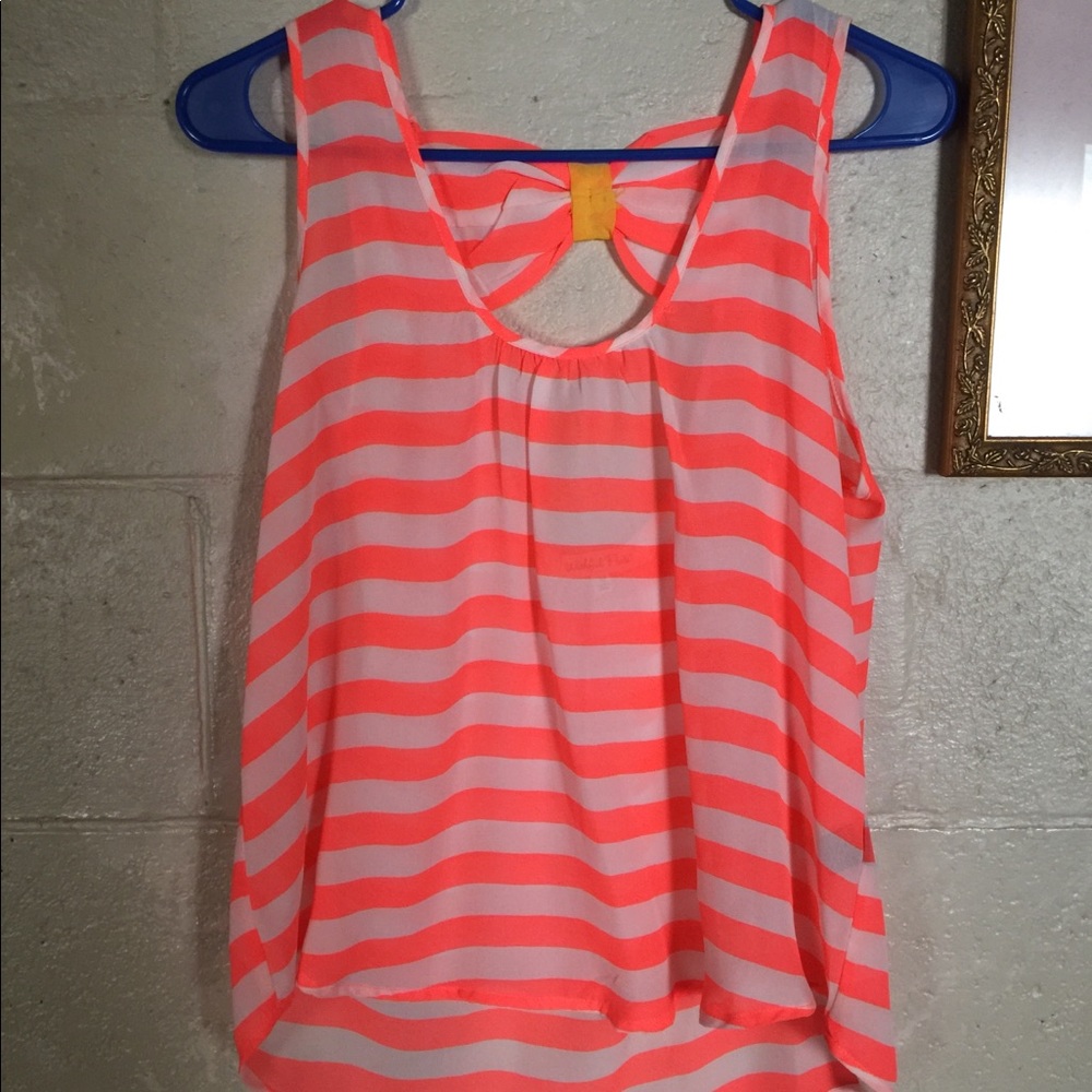 Tank top with blow on the back